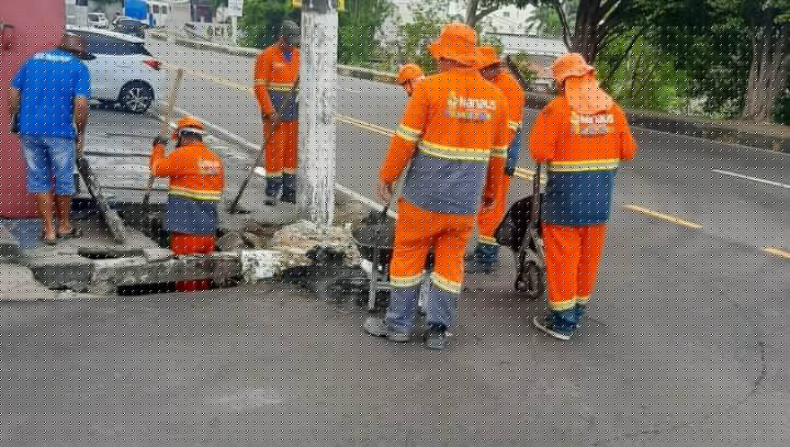 Prefeitura de Manaus reforça limpeza de bueiros para diminuir riscos de alagamentos