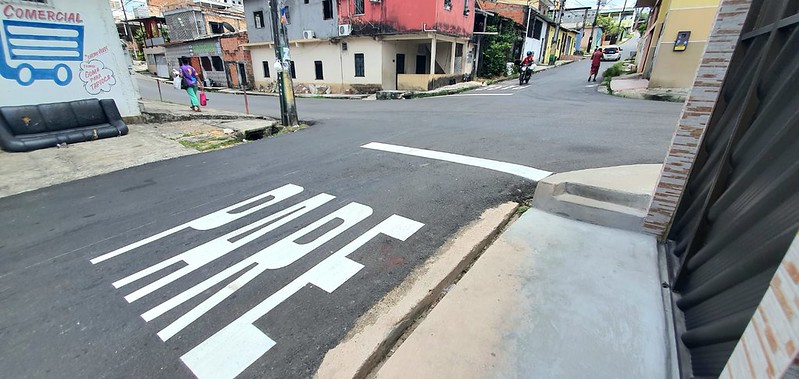 Prefeitura de Manaus reforça sinalização de trânsito no bairro Alvorada