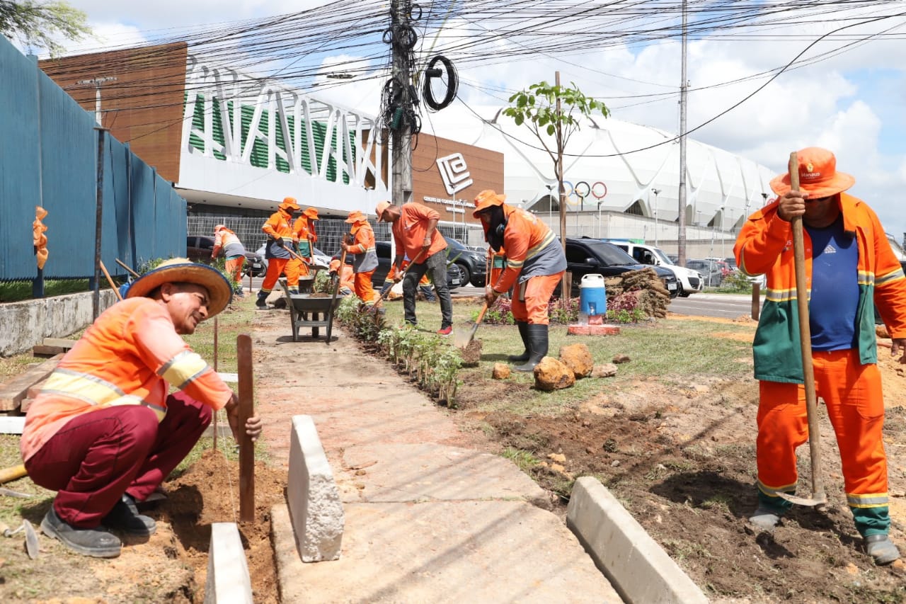 Prefeitura de Manaus revitaliza trevo da Constantino Nery para ajustar fluxo no local