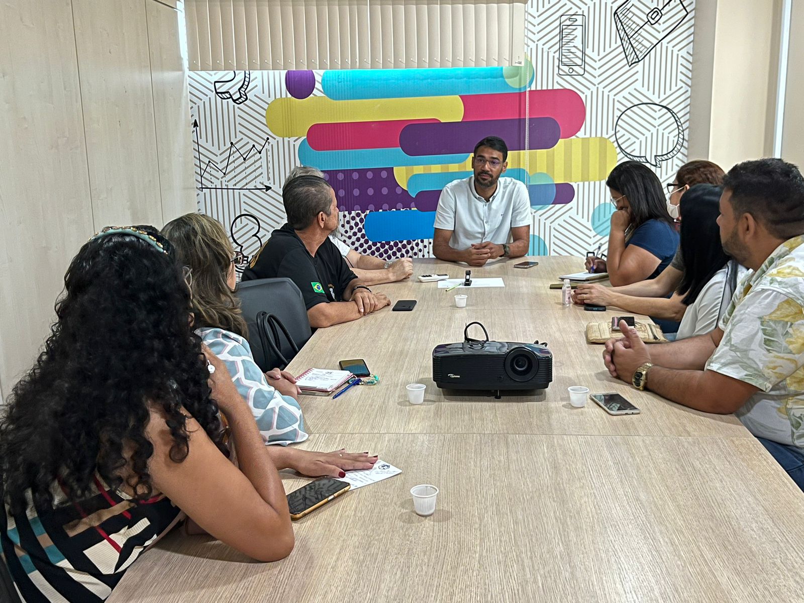 Prefeitura de Manaus se reúne com artesãos para alinhar projetos empreendedores