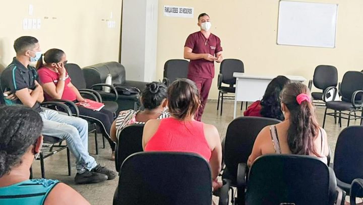 Profissionais da saúde da Prefeitura de Manaus participam de rodas de conversa sobre combate à violência obstétrica