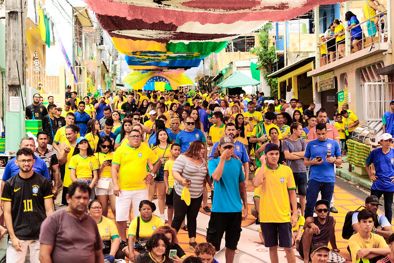 Ruas do Alvorada reúnem mais de 15 mil torcedores durante jogo do Brasil e Sérvia