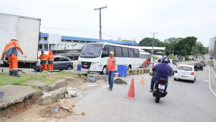 Trevo do conjunto Santos Dumont recebe revitalização da Prefeitura de Manaus