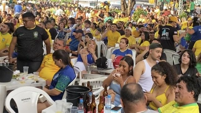 Vitória do Brasil anima torcedores da Praça do Eldorado em Manaus