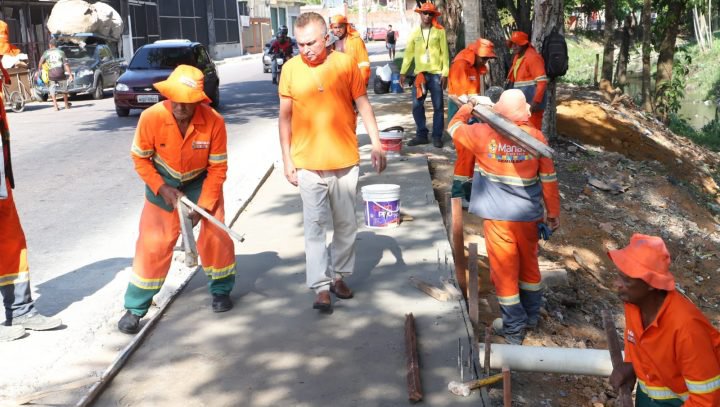 Calçadas e meios-fios do igarapé do Passarinho são recuperados pela Prefeitura de Manaus