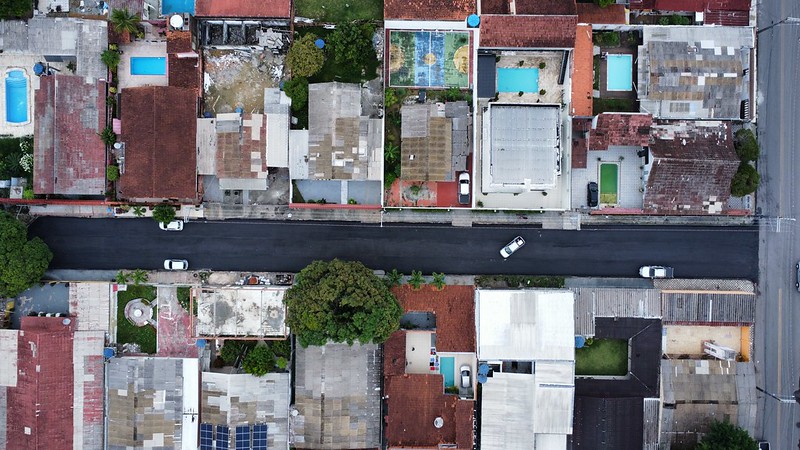 Nova rua no bairro Planalto recebe serviços de infraestrutura do programa ‘Asfalta Manaus’