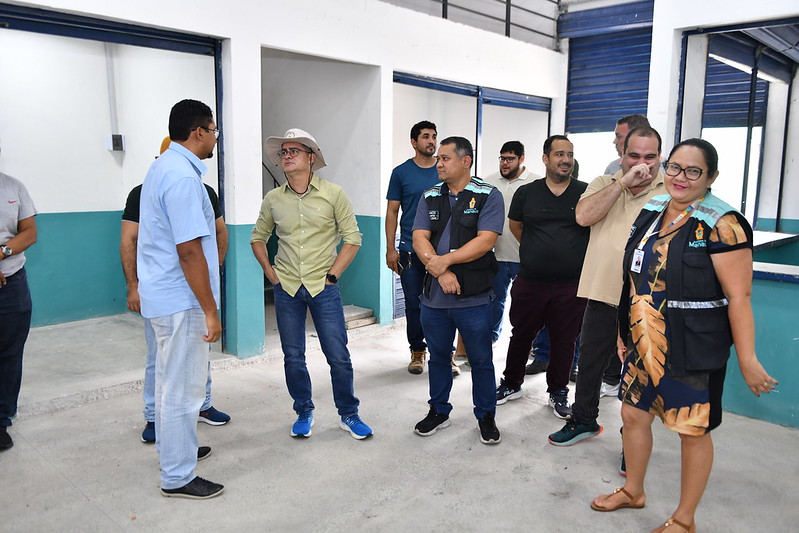 Prefeito David Almeida comemora avanço em revitalização de mercados da zona Sul