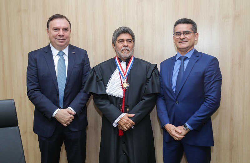 Prefeito David Almeida prestigia cerimônia de posse do novo desembargador da corte de Justiça amazonense