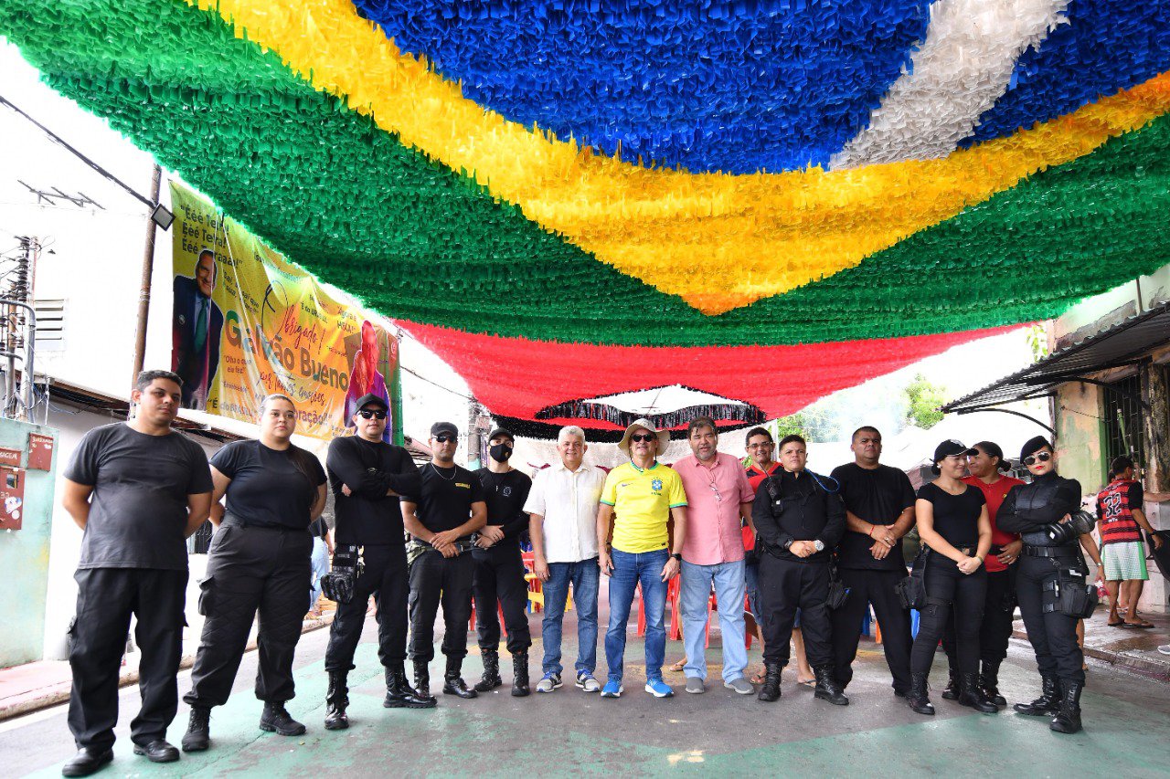 Prefeito David Almeida visita ruas enfeitadas para a Copa do Mundo e destaca incentivo ao turismo e a economia criativa