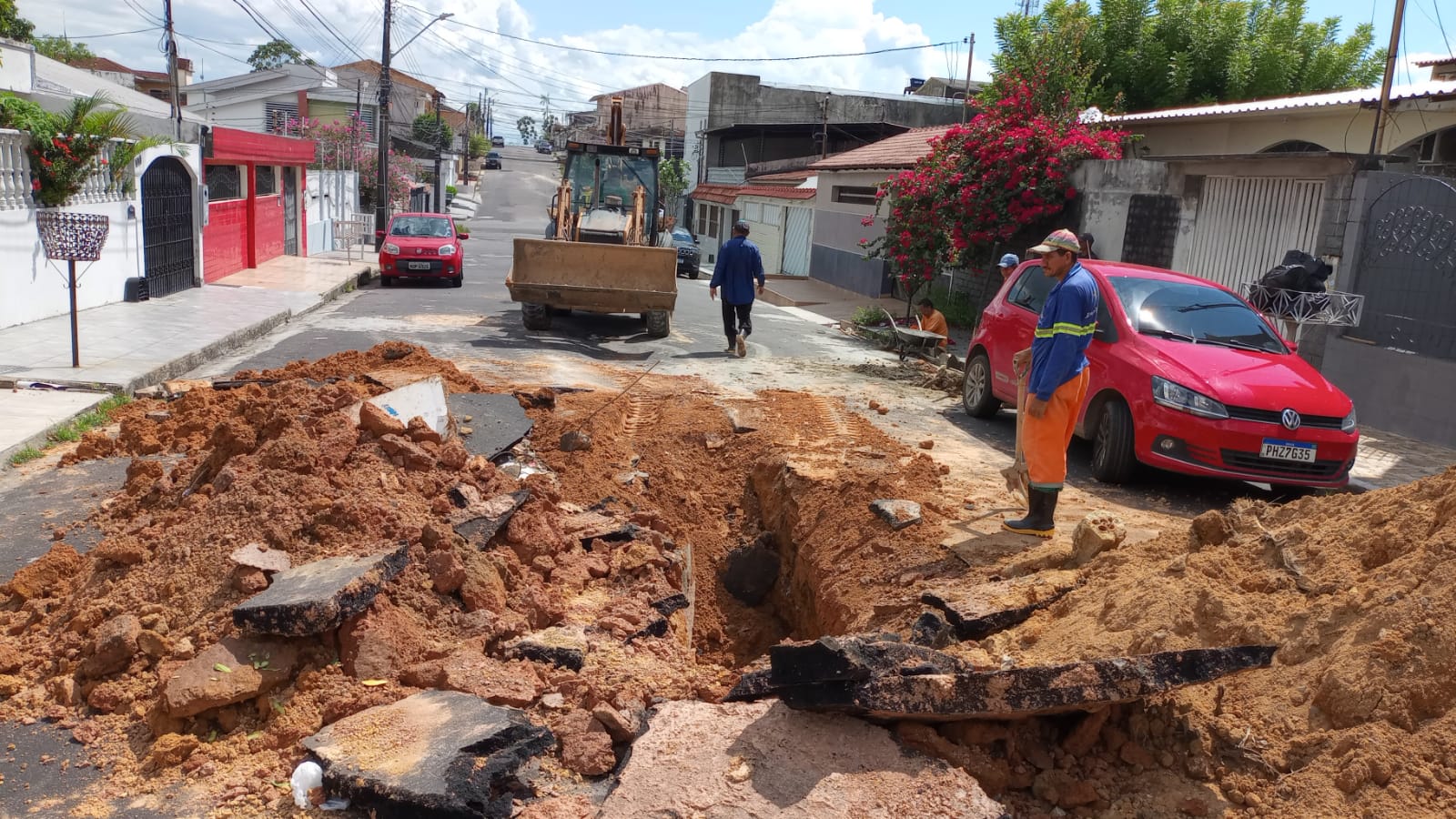 Prefeitura atua de maneira emergencial em rompimento de drenagem no bairro da Paz
