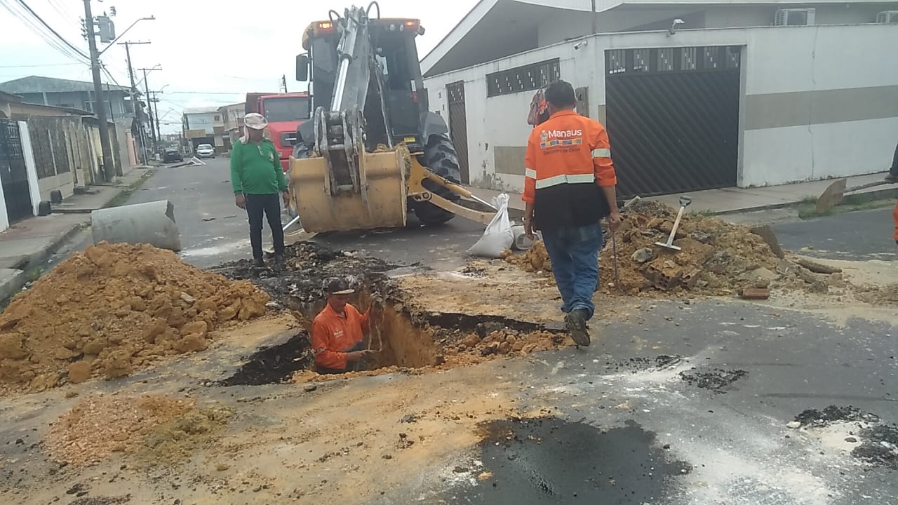 Prefeitura de Manaus avança na recuperação de redes de drenagem na zona Norte