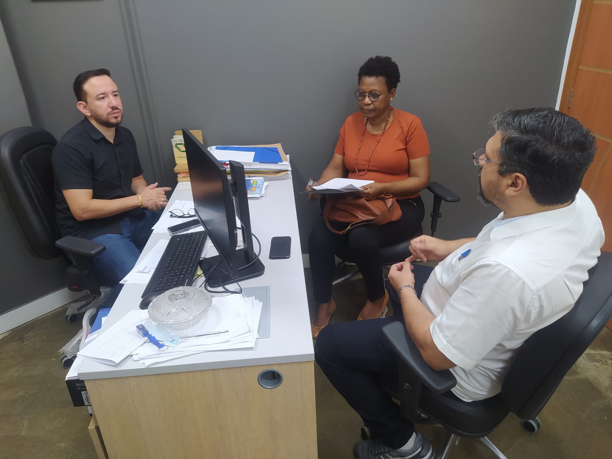 Prefeitura de Manaus discute apoio a projetos educacionais em vigilância sanitária