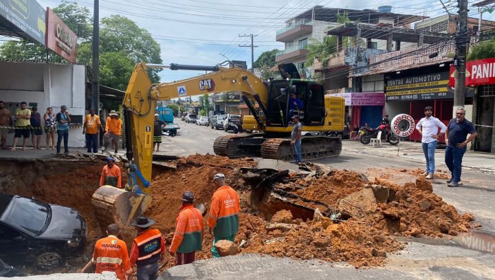 Prefeitura de Manaus inicia obra emergencial de reparo na drenagem profunda da avenida Atlântica, bairro Raiz