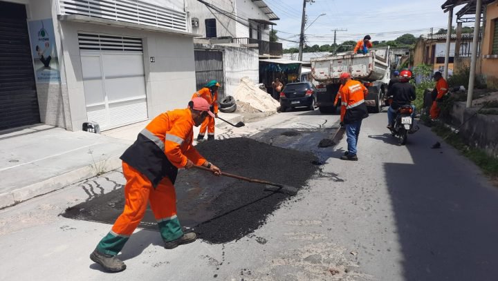 Prefeitura de Manaus intensifica serviços de recomposição asfáltica no bairro Cidade Nova