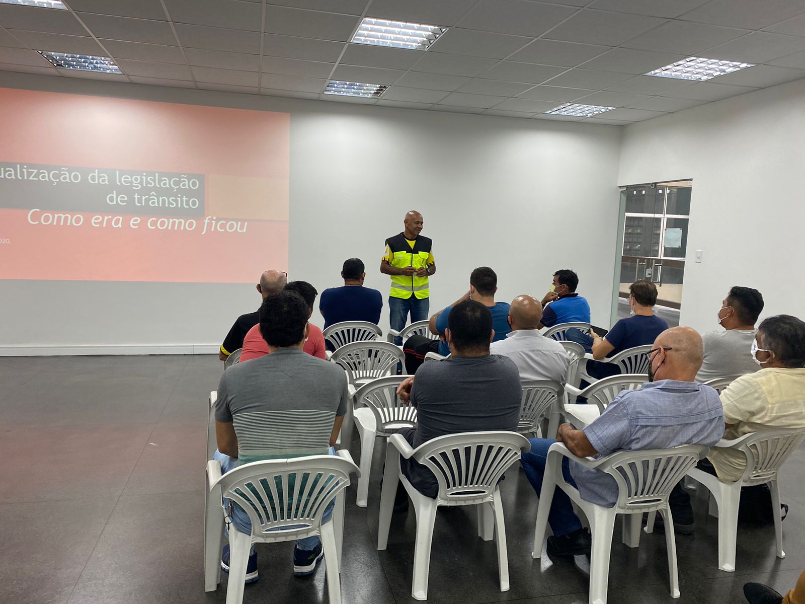 Prefeitura de Manaus realiza palestra sobre trânsito a apenados do sistema judicial
