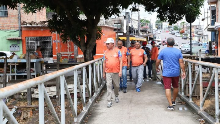 Prefeitura de Manaus realiza serviços de limpeza no igarapé do bairro Cachoeirinha