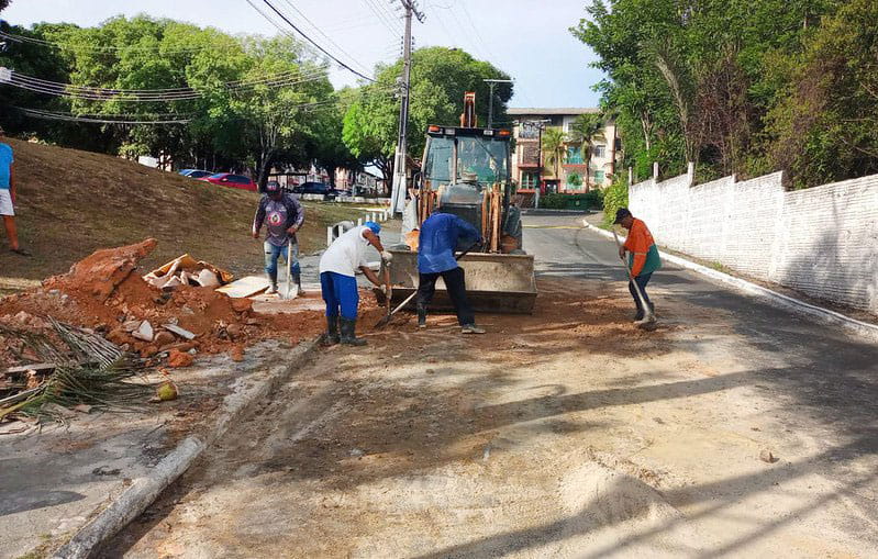 Prefeitura de Manaus recupera rede de drenagem profunda na avenida Desembargador João Machado