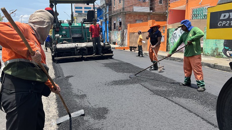 Prefeitura de Manaus trabalha na recuperação asfáltica do bairro Alvorada