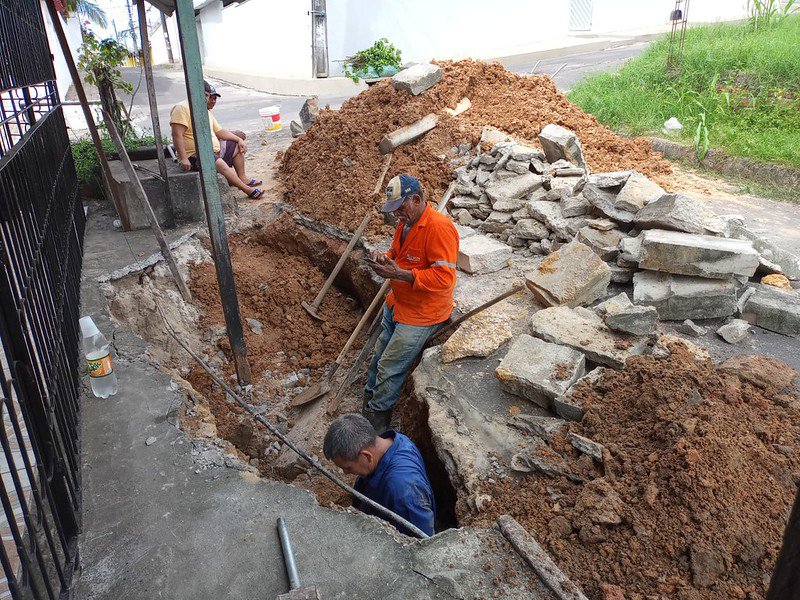 Prefeitura de Manaus trabalha na recuperação de rede de drenagem profunda no bairro Lírio do Vale