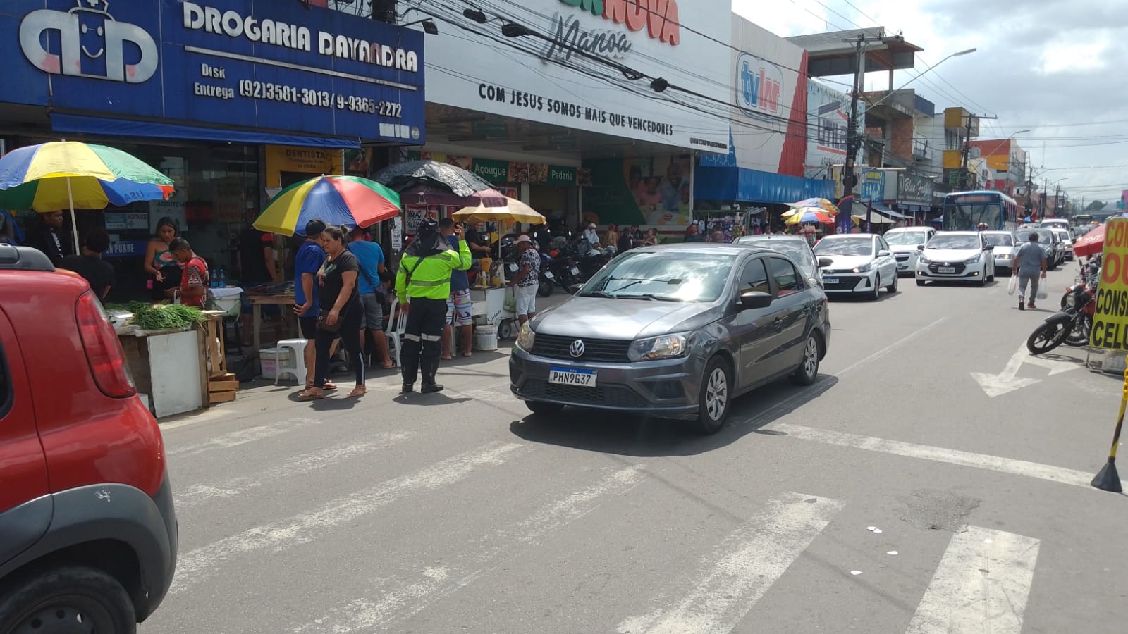 Prefeitura fiscaliza trânsito em áreas comerciais da zona Norte de Manaus