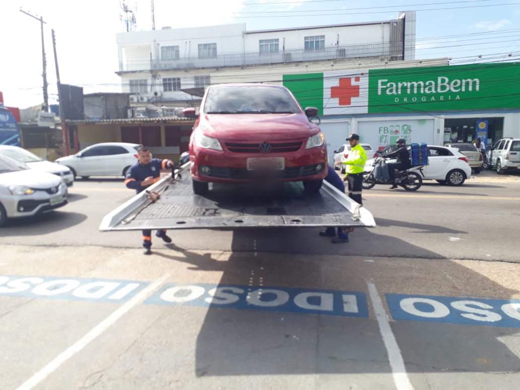 Prefeitura monitora estacionamento irregular em Manaus