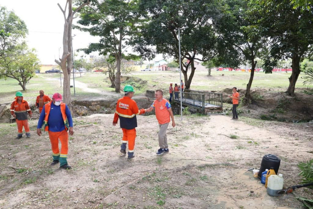 Prefeitura realiza serviços de limpeza em determinados pontos de Manaus