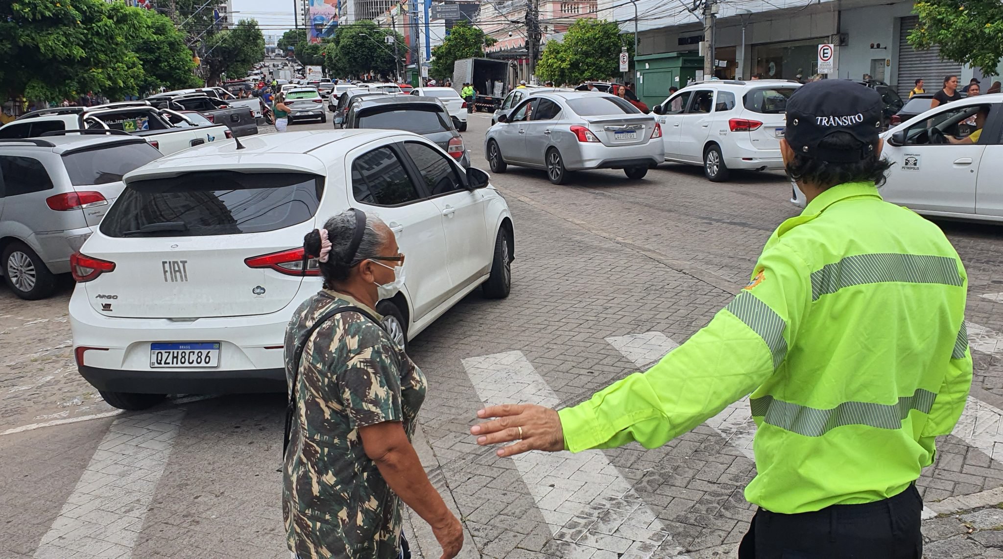 Prefeitura vai reforçar o monitoramento de trânsito em áreas comerciais de Manaus neste fim de semana