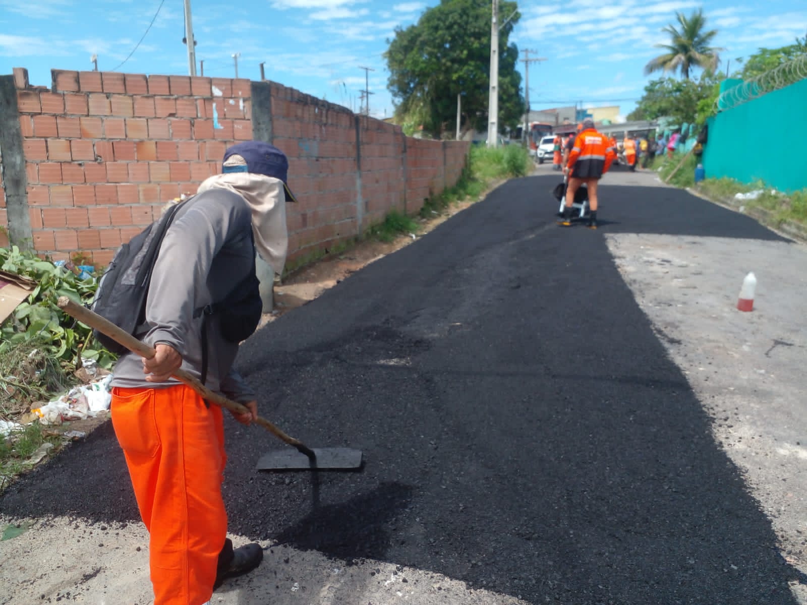Prefeitura de Manaus asfalta vias de acesso ao Cras e UBS no bairro Colônia Antônio Aleixo