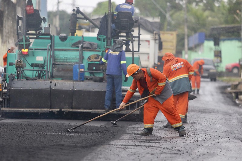 Programa ‘Asfalta Manaus’ da Prefeitura chega ao Lírio do Vale