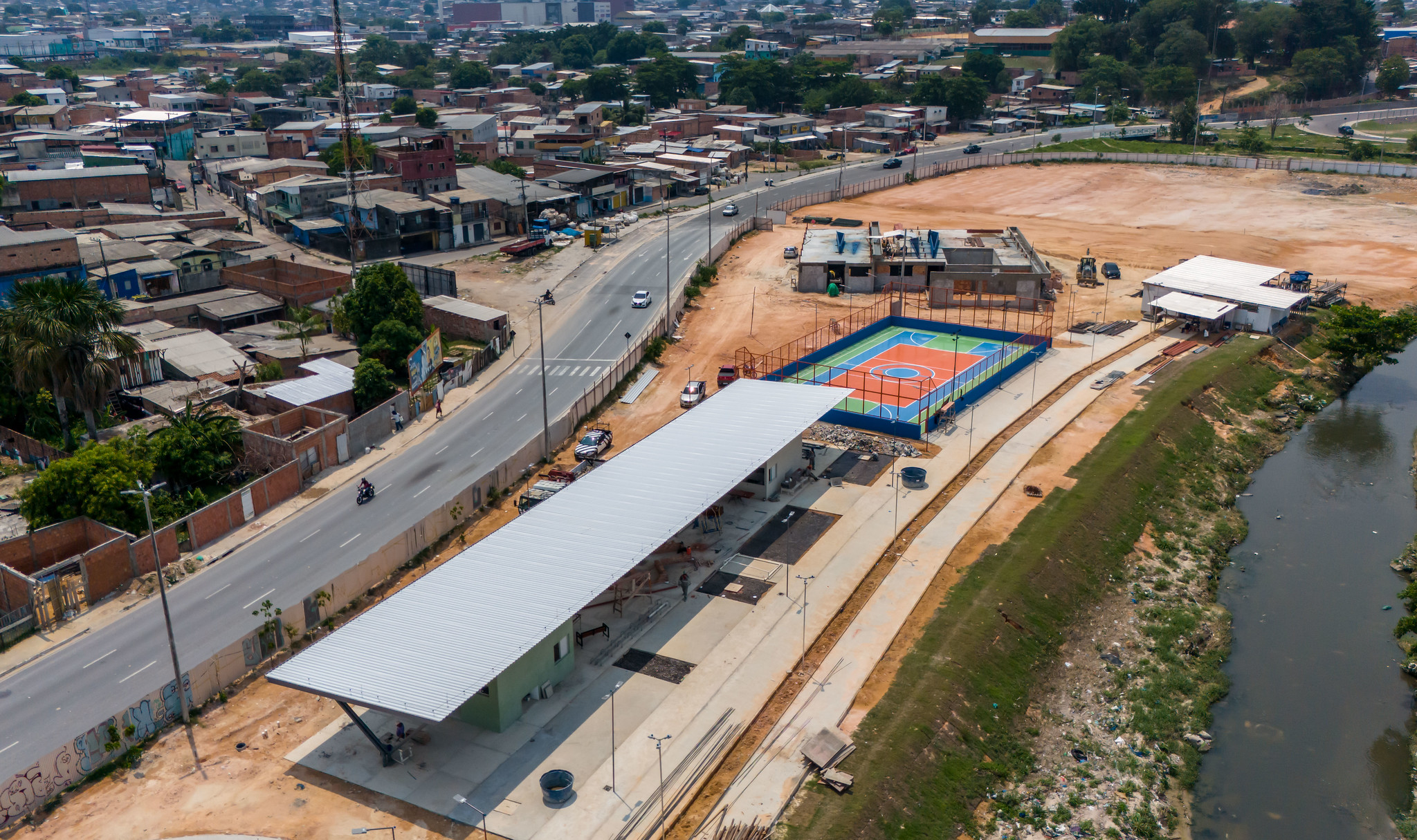 Obras no parque Amazonino Mendes