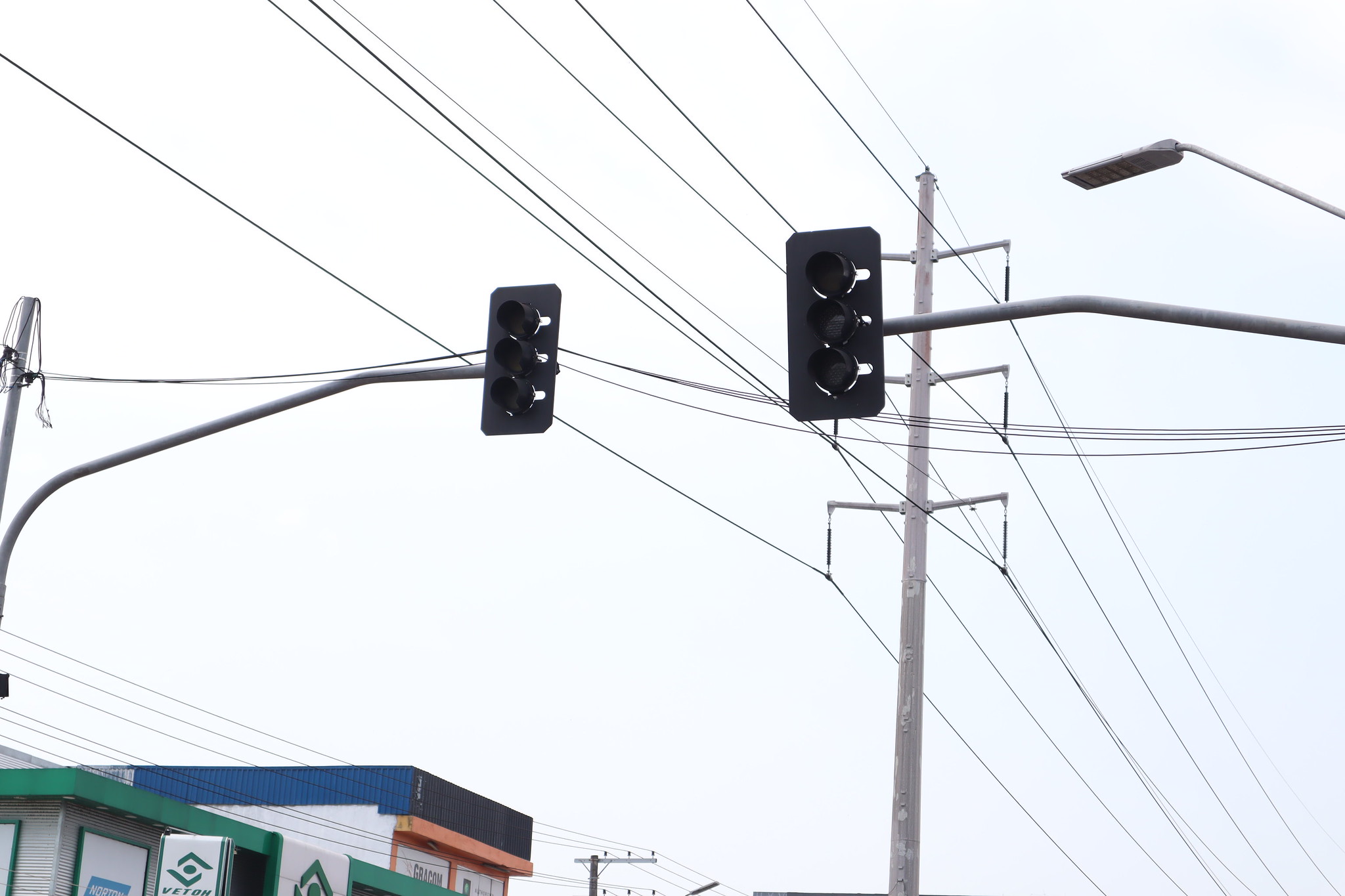 Alerta sobre furtos de cabos de semáforo