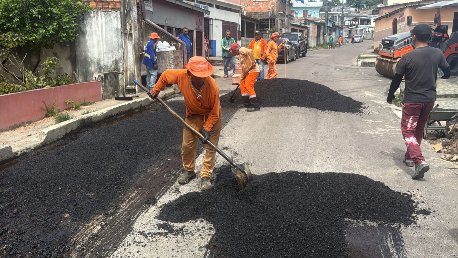 recuperação asfáltica na rua Girassol