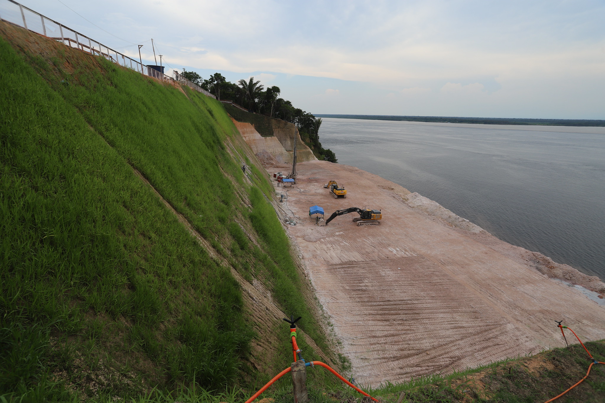 Prefeitura de Manaus avança com jet grouting, contenção do talude e construção de quiosques no parque Encontro das Águas Rosa Almeida
