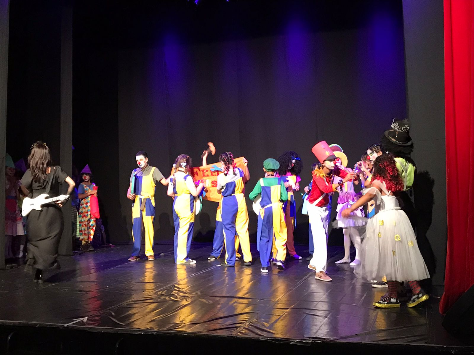 Grupo teatral do Cmae Nelson Neto da Prefeitura de Manaus realiza espetáculo no Teatro da Instalação