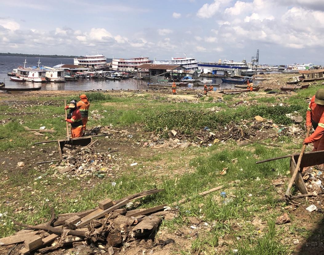 Prefeitura anuncia a implantação da 12ª ecobarreira e intensifica ações de limpeza no entorno da feira da Panair
