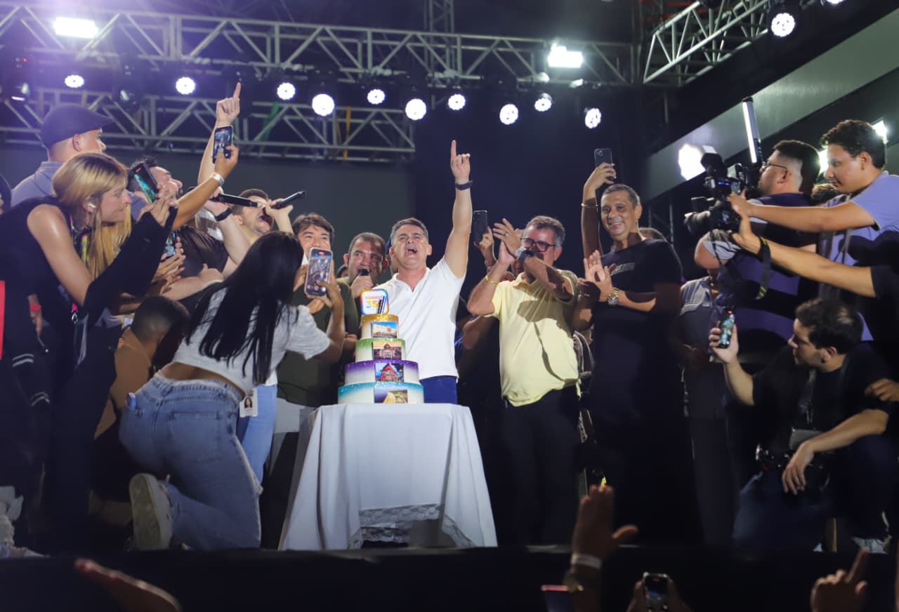 Prefeito David Almeida celebra Manaus e o povo em noite histórica de abertura dos 356 anos da capital