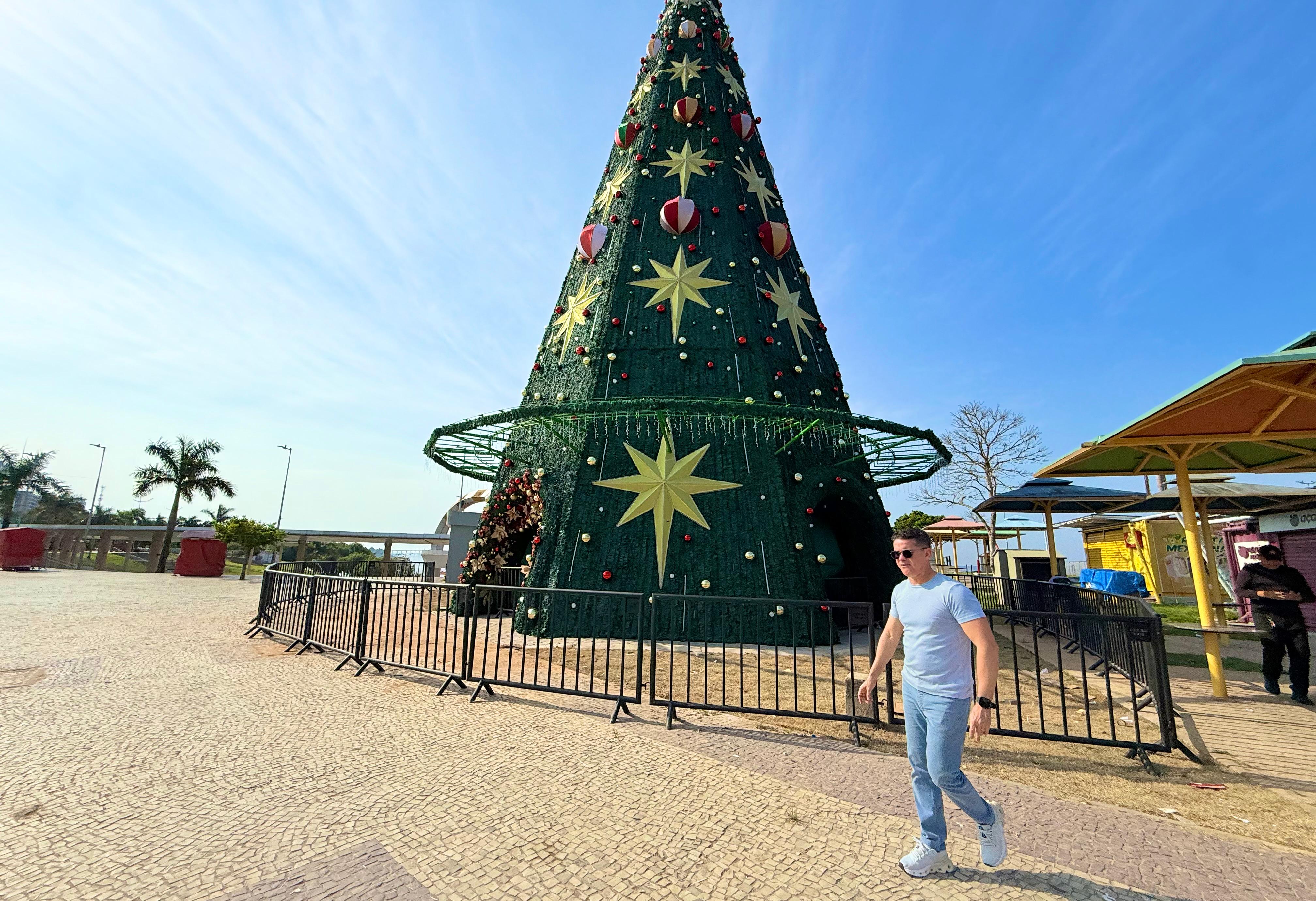 Prefeito David Almeida antecipa luzes de Natal na Ponta Negra e movimenta economia criativa com programação inédita Prefeito David Almeida antecipa luzes de Natal na Ponta Negra e movimenta economia criativa com programação inédita