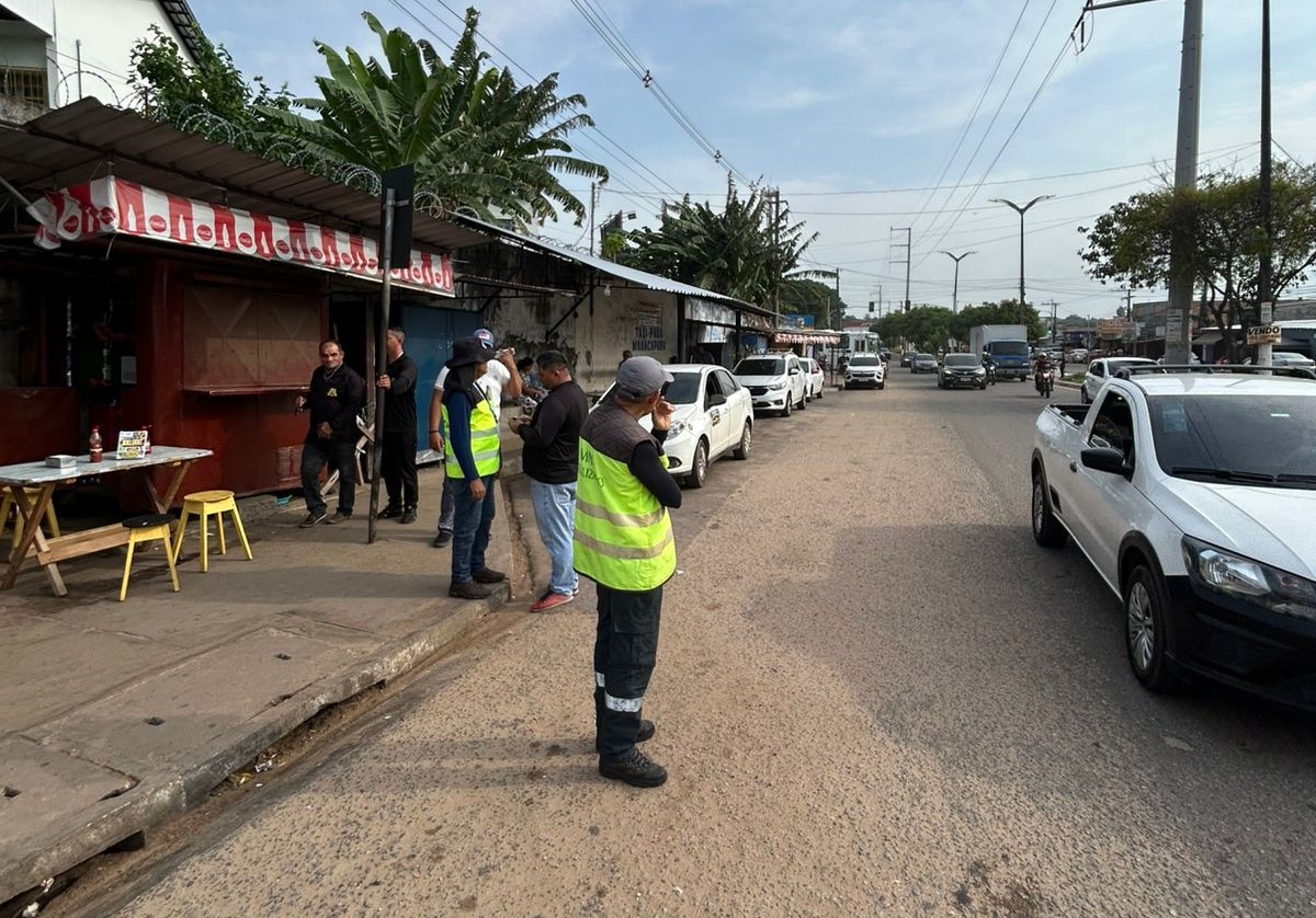 Prefeitura intensifica fiscalização e orientação no entorno da ponte Rio Negro contra transporte irregular Prefeitura intensifica fiscalização e orientação no entorno da ponte Rio Negro contra transporte irregular