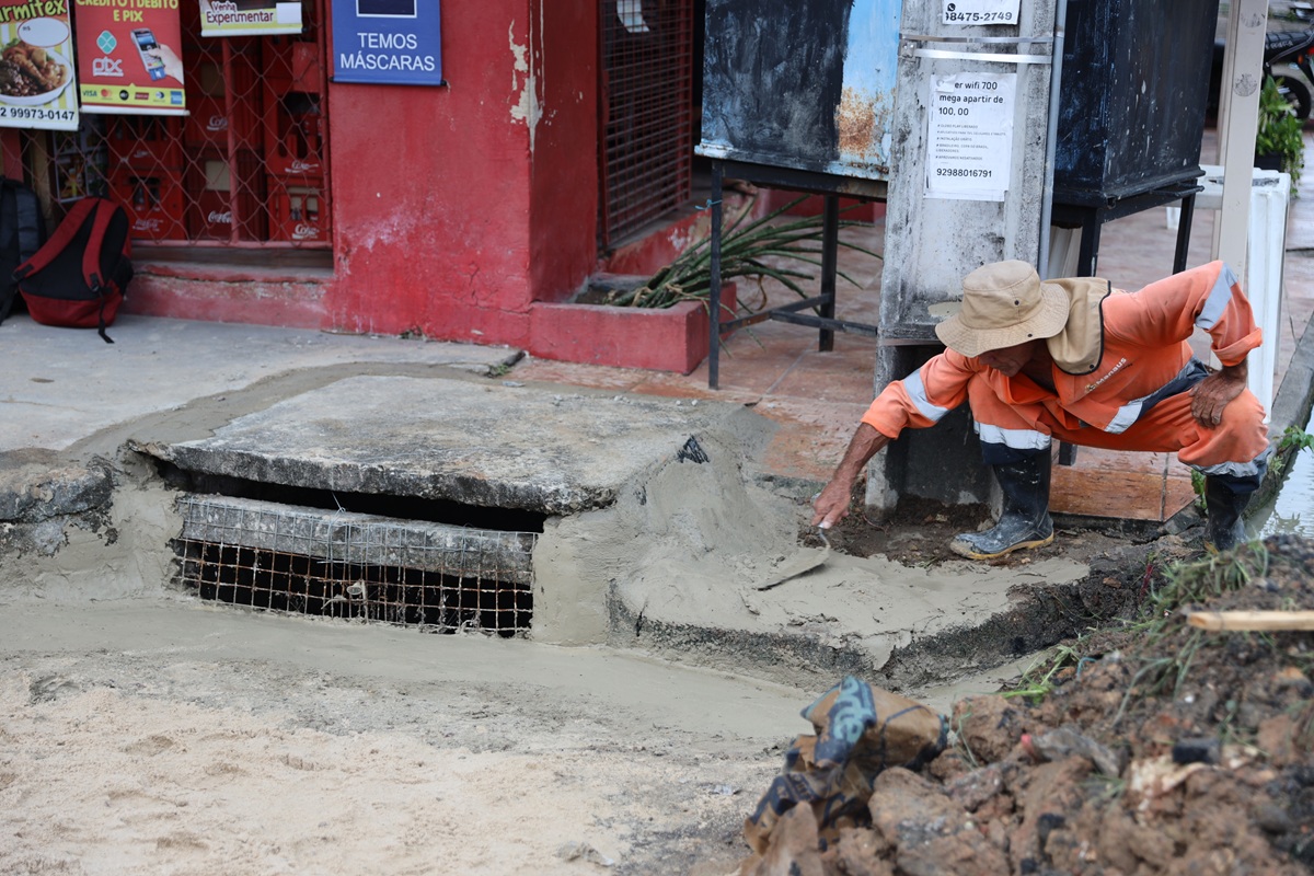 Prefeitura de Manaus reforça infraestrutura e melhora drenagem no bairro Petrópolis