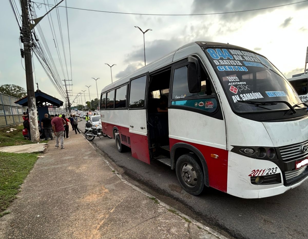 micro-ônibus executivo irregular