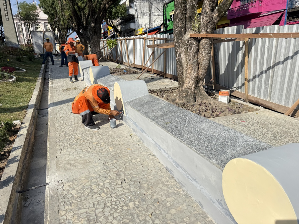 Prefeitura de Manaus revitaliza praça dos Remédios