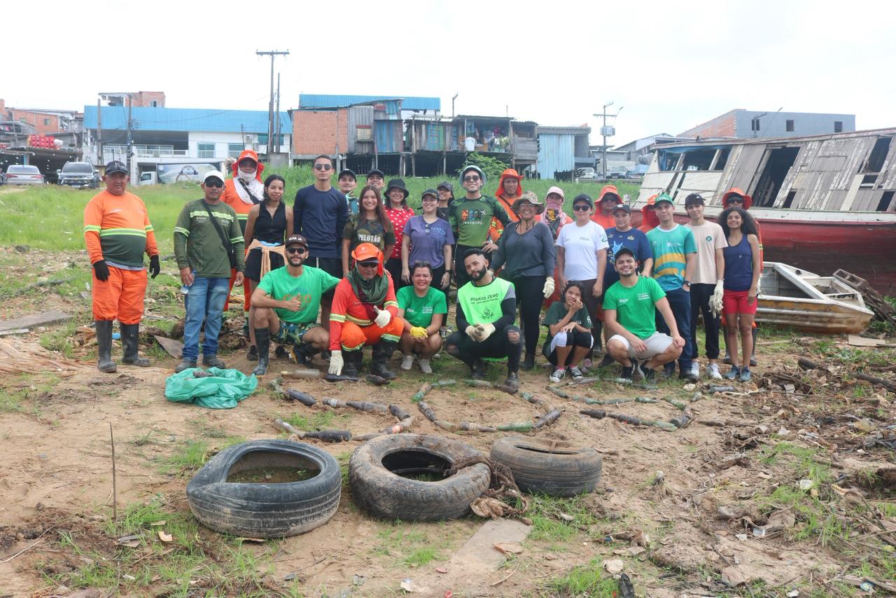 Mutirão da Prefeitura na orla de Educandos ganha reforço do projeto ‘Igarapés Limpos’ Mutirão da Prefeitura na orla de Educandos ganha reforço do projeto ‘Igarapés Limpos’