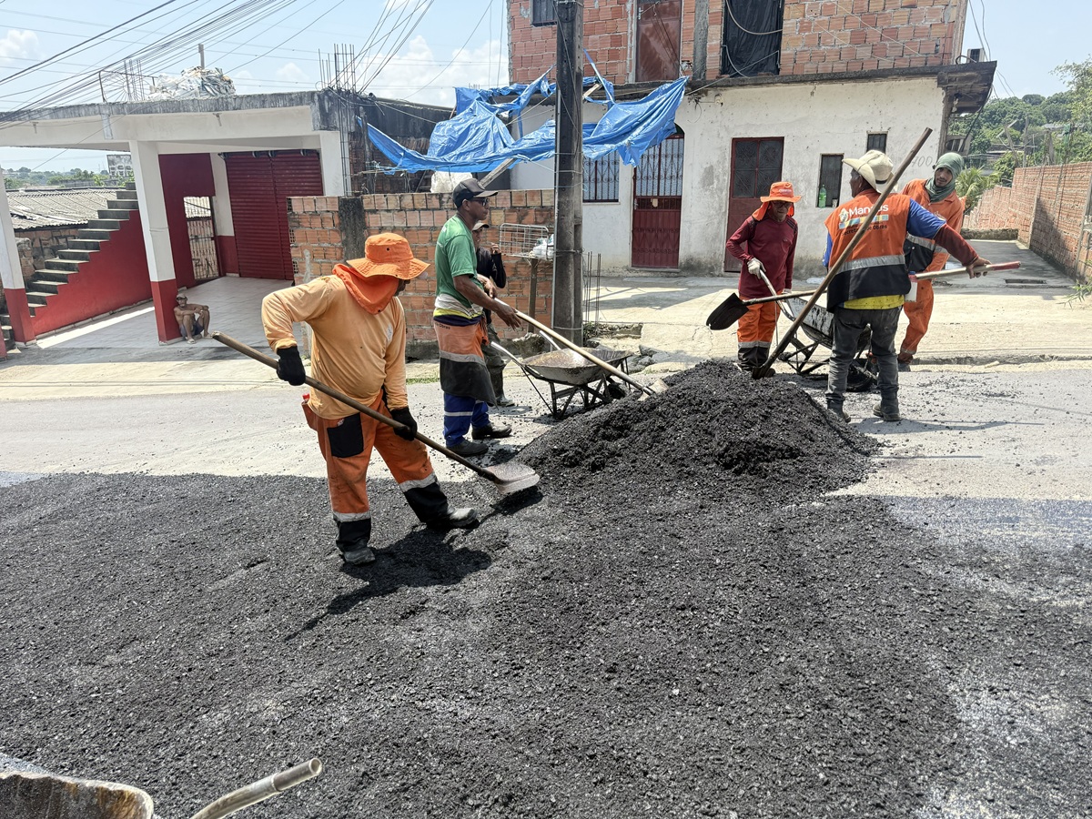 Prefeitura de Manaus leva asfalto à rua Visconde de Sergimirim